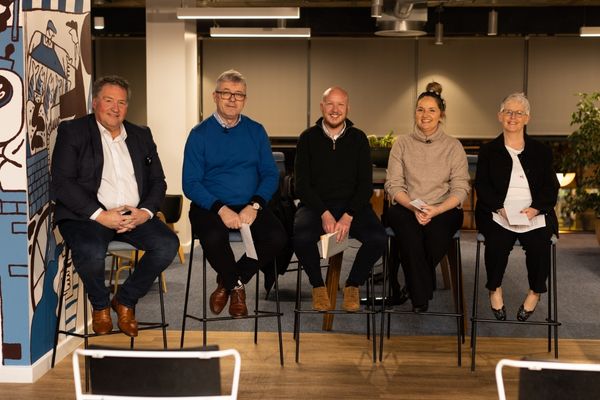 5 panelists at recruitment marketing meetup